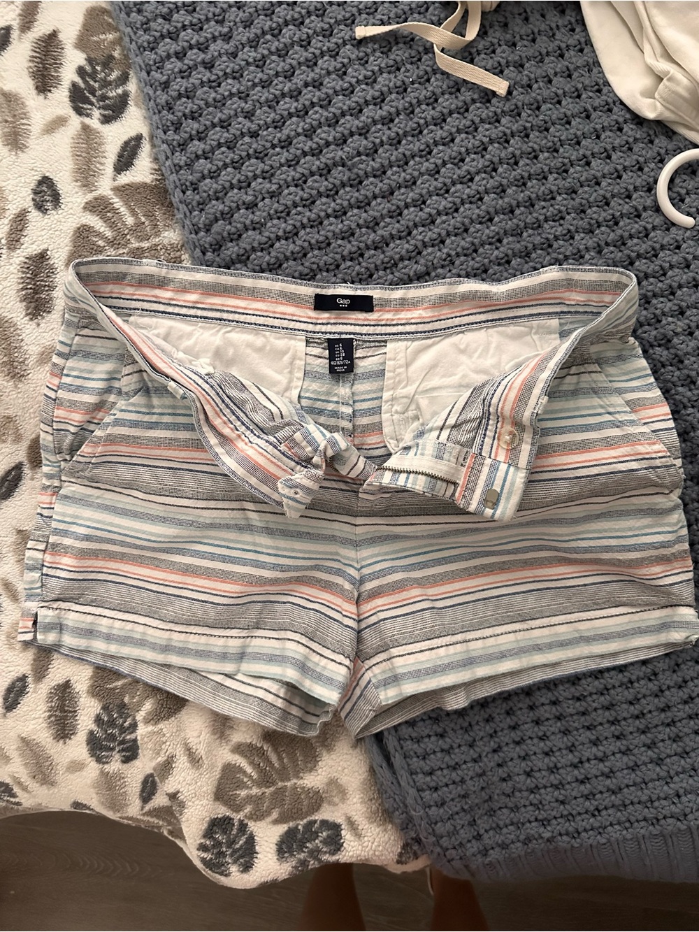 Gap stripped shorts